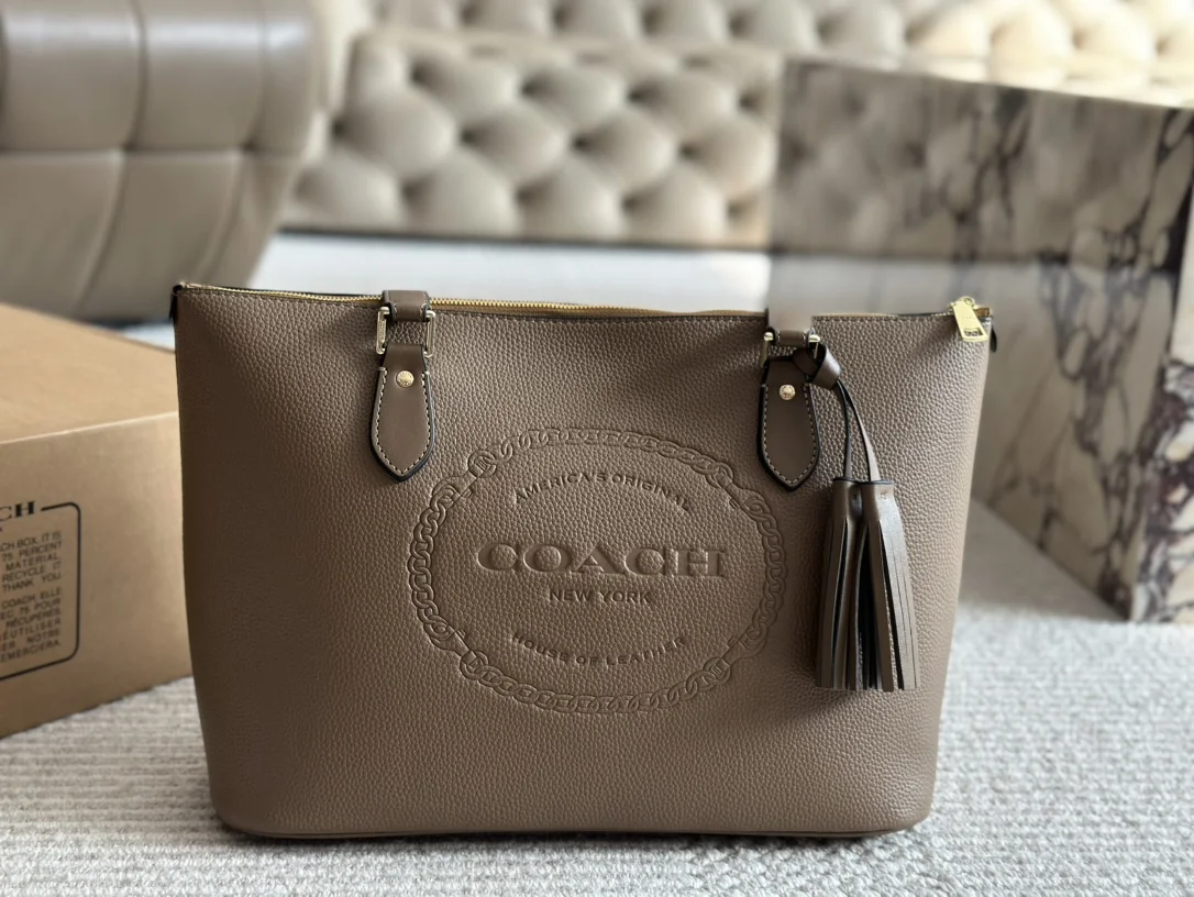 COACH Tote