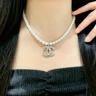 Chanel white bag pearl necklace