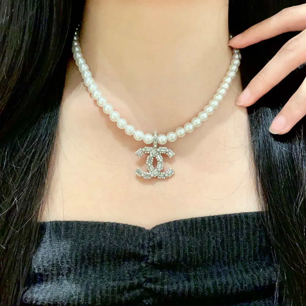 Chanel white bag pearl necklace