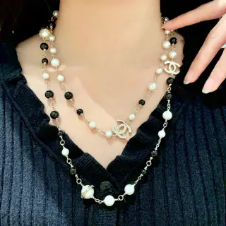 Chanel vintage letter sweater chain necklace