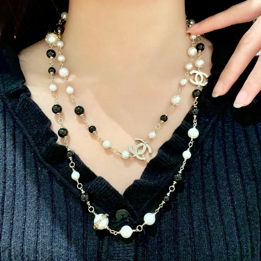 Chanel vintage letter sweater chain necklace