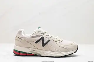 New Balance Paying tribute to the retro luxury sedan ML860XC
