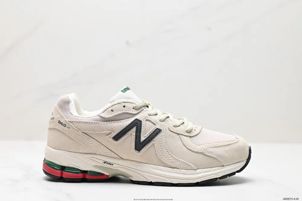 New Balance Paying tribute to the retro luxury sedan ML860XC