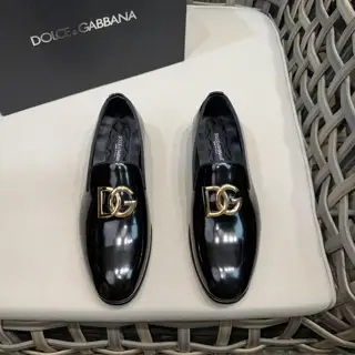 Dolce & Gabbana Cowhide Moccasin Men’s Loafers|Decorated with DG hardware nameplate|Made of