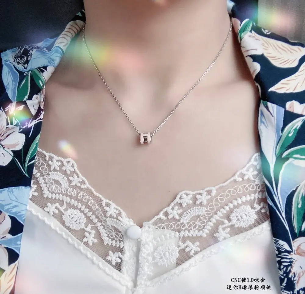 V gold material (pink) matching version Hermès mini H Linlang necklace The latest