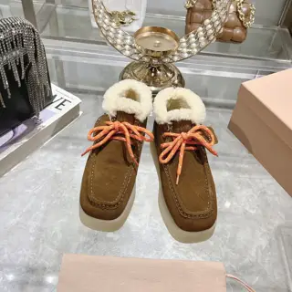 MiuMi* MiuMiu autumn and winter new thick-soled short boots. This year’s new designer