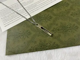 Gucci hollow G bar necklace