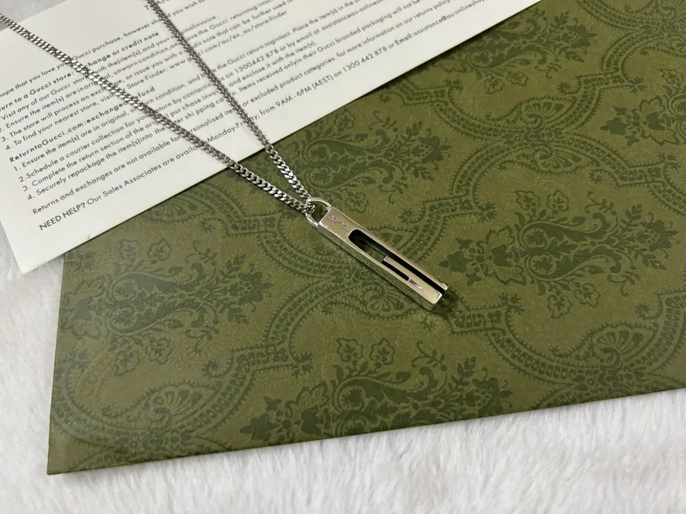 Gucci hollow G bar necklace