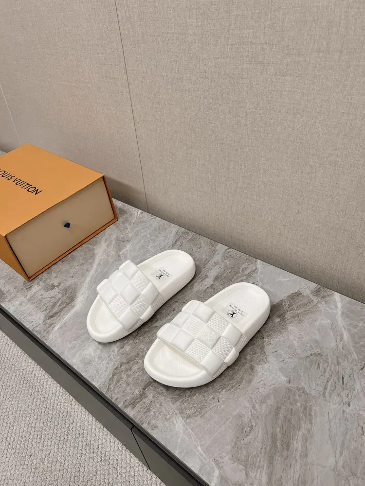 Louis Vuitton Early Spring New Embossed LOGO Couple Slippers Candy Color Series