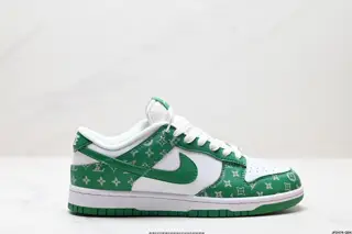 NIKE SB Dunk Low Sneakers LV0526-590