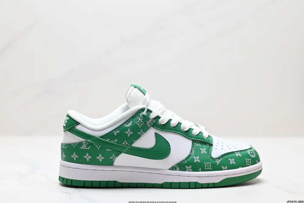 NIKE SB Dunk Low Sneakers LV0526-590