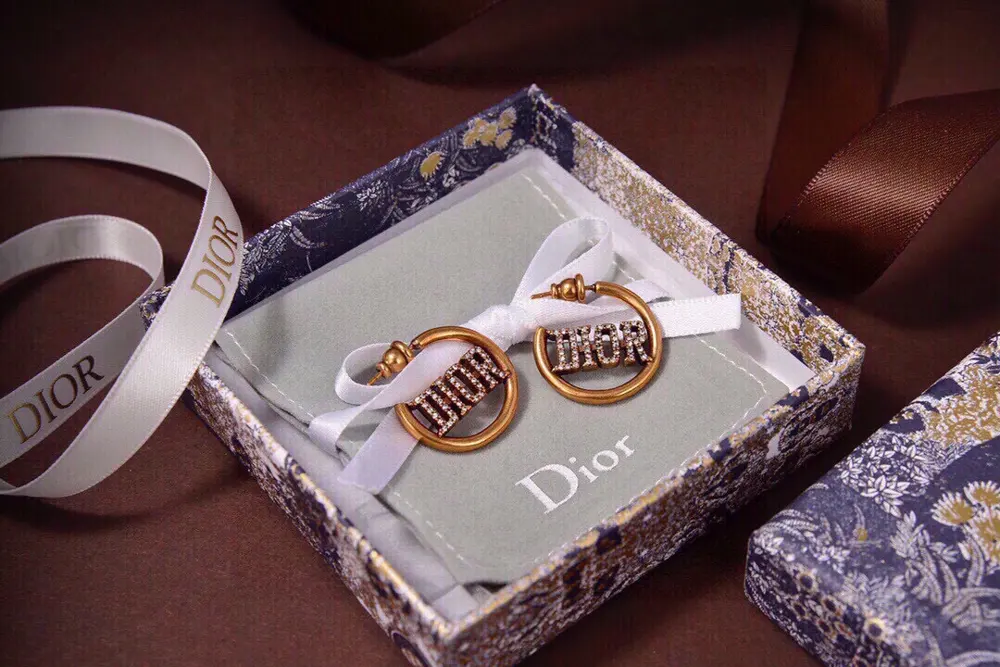 New product Original product New DIOR letter earrings Same brass material as in the store