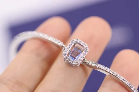 Swarovski Sugar Cube Blue Diamond Beating Heart Women’s Bracelet