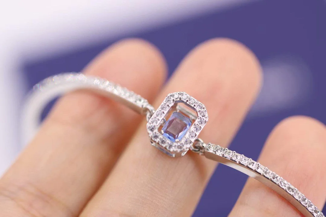 Swarovski Sugar Cube Blue Diamond Beating Heart Women’s Bracelet