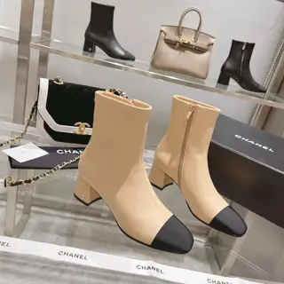 Chanel classic patchwork thick heel short boots. Interpretation of elegant Chanel style〰
