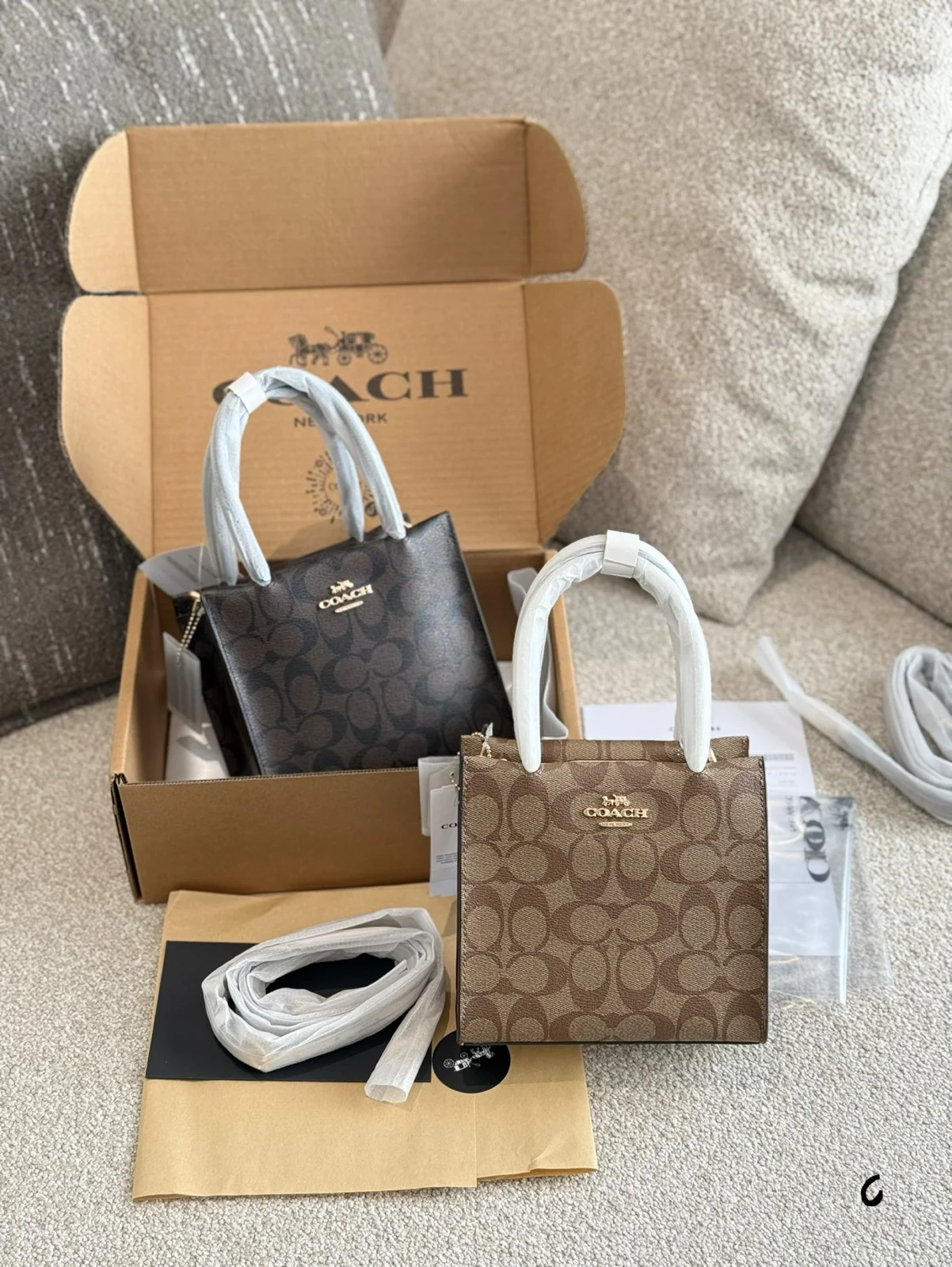 COACH Tote