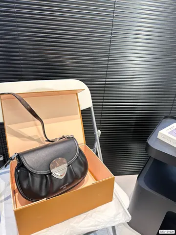 Louis Vuitton Crossbody 12192H