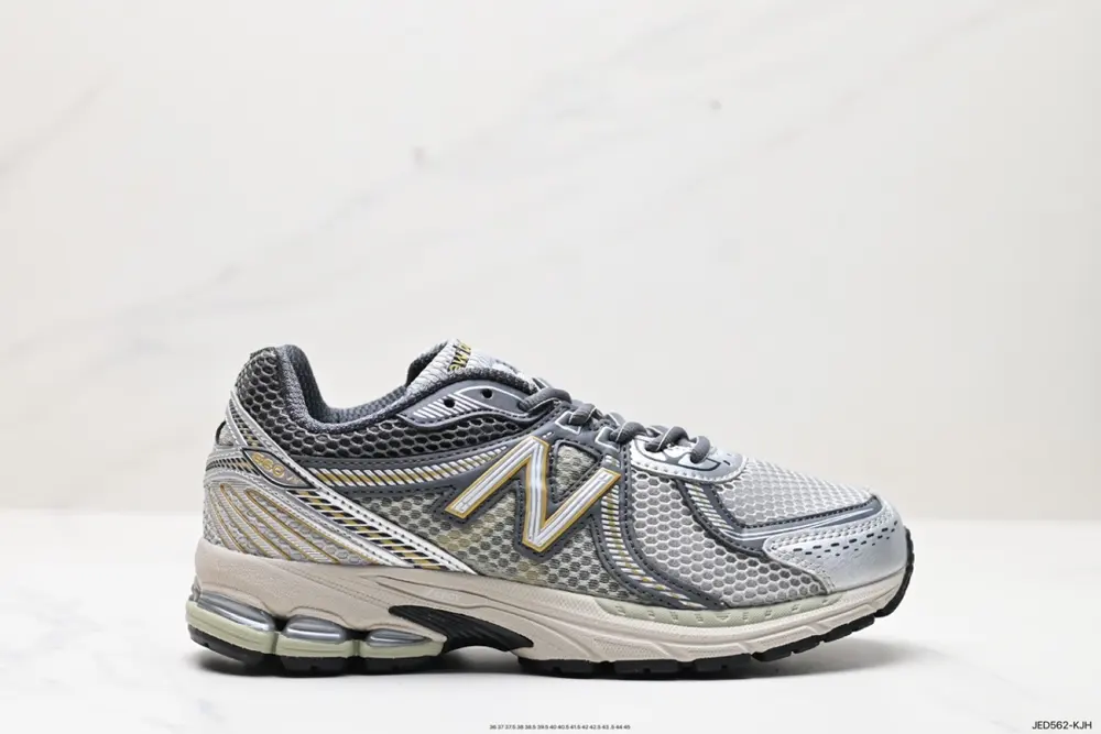 New Balance Paying tribute to the retro luxury sedan ML860DE2
