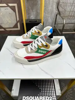 DSQUARED2 casual sports shoes are on sale at the same time in Z cabinet