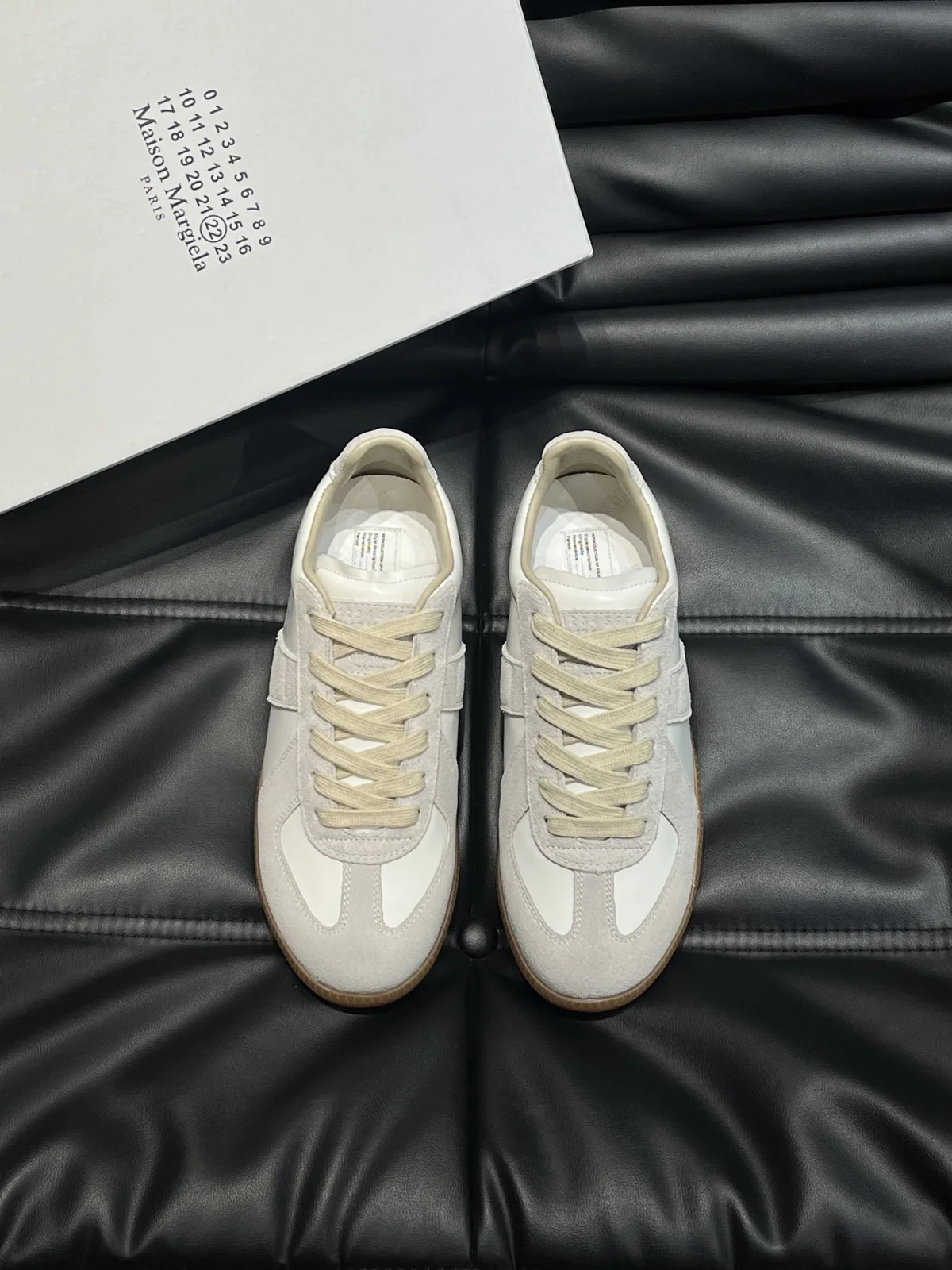 Maison Margiela MM6 Retro Derby Shoes This replica is a leather-stitched Derby shoe. The
