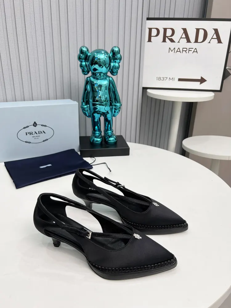 PRADA early spring catwalk show