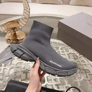 BALENCIAGA9th generation. Balenciaga 3XL has launched sock shoes. The new series inherits