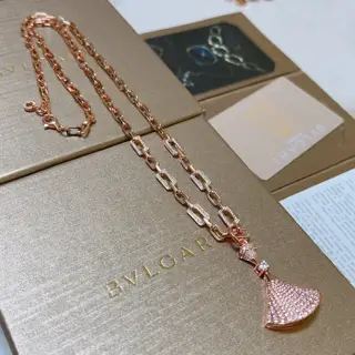 Bvlgari DIVAS’ DREAM series is in perfect condition and has invincible details. The unique