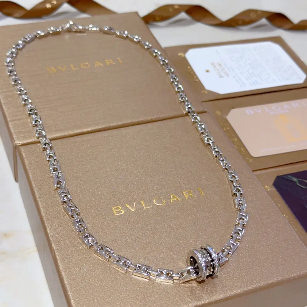 Bvlgari DIVAS’ DREAM series is in perfect condition and has invincible details. The unique