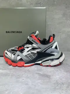 Balenciaga Track 4.0 Balenciaga 4th generation Added a new design While continuing the