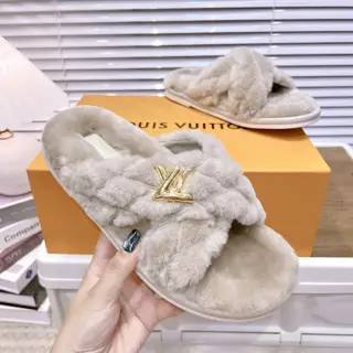 Louis Vuitton flat wool slippers
