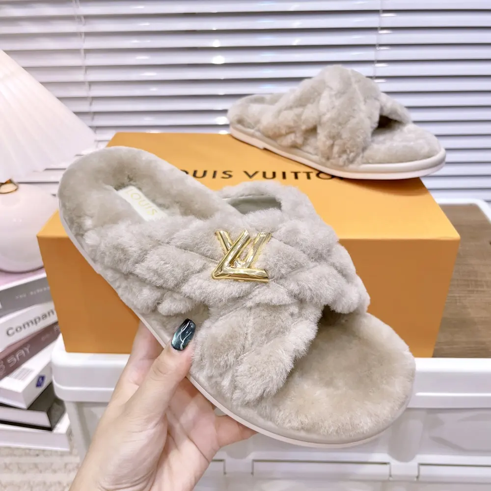 Louis Vuitton flat wool slippers