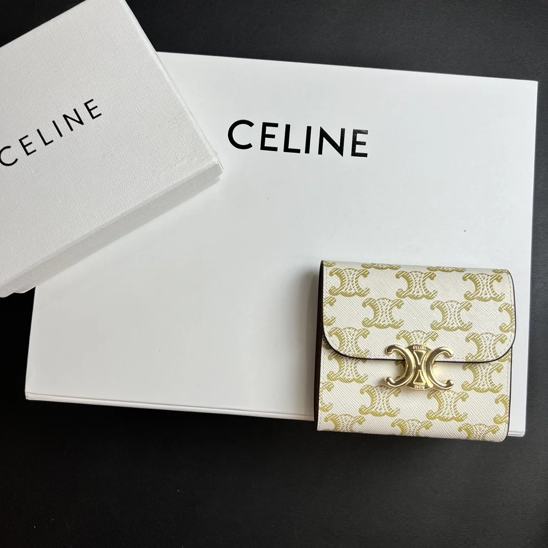 Celine Triomphe