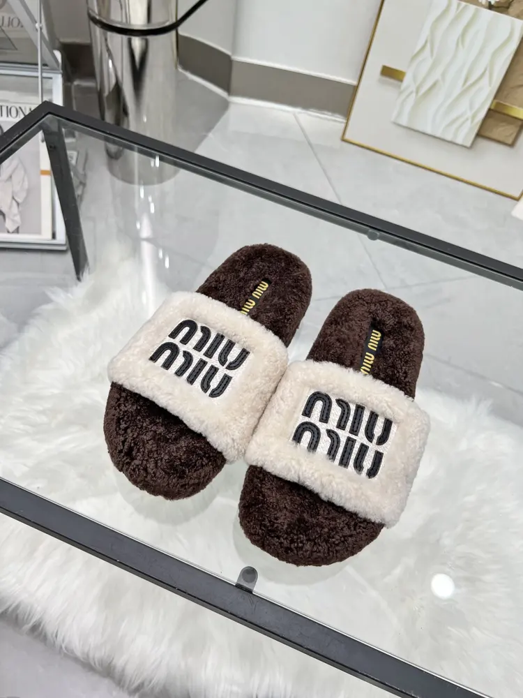 Miu Miu Miu 2024 autumn and winter new embroidered wool slippers. Original 1:1 mold opening