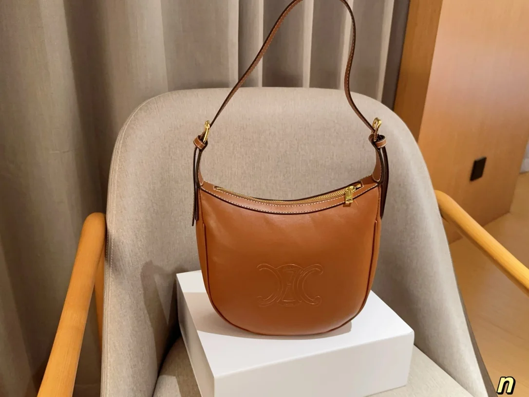 Celine Hobo