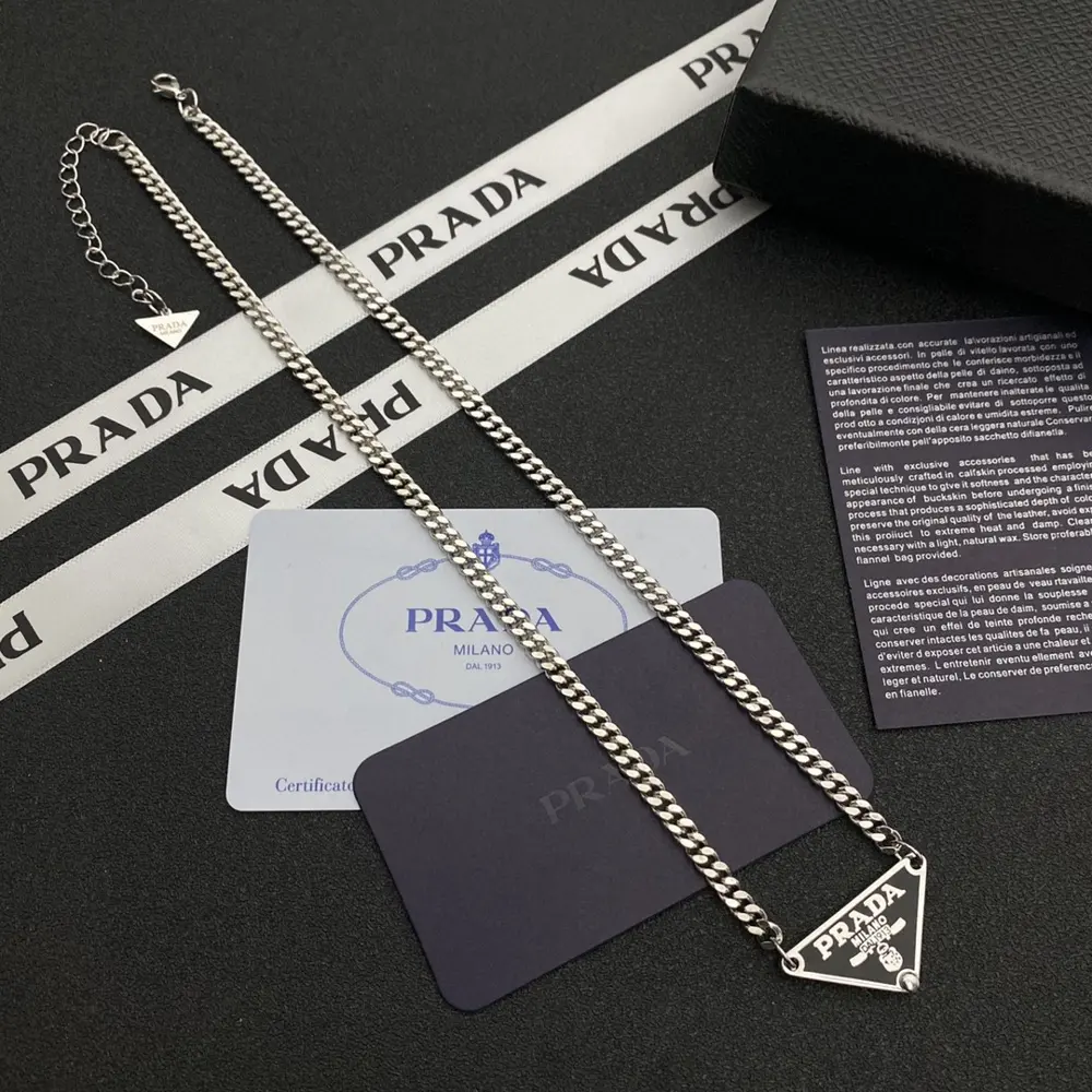 [PRADA] Hot item coming ZP pair This necklace The pendant of this palladium-finished chain