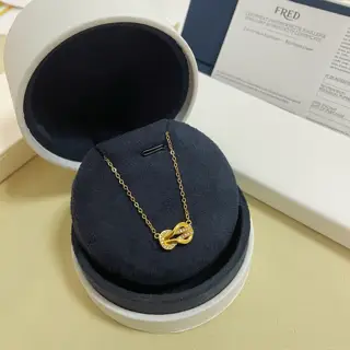 Fred half diamond 8-shaped buckle necklace