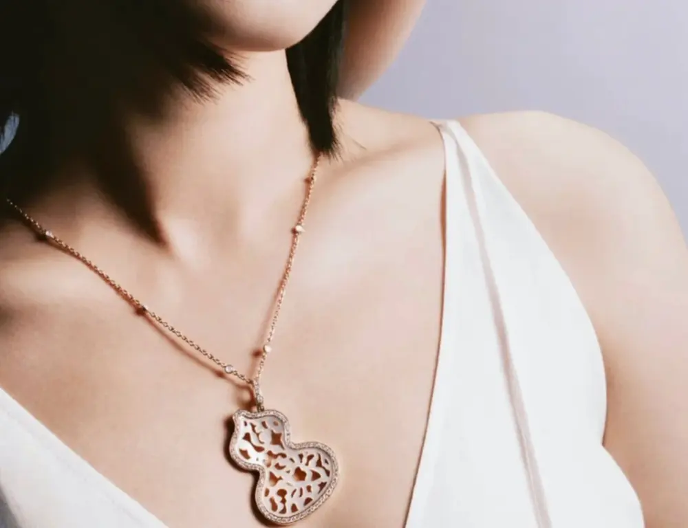 Qeelin Kirin Large Lace White Gourd Necklace