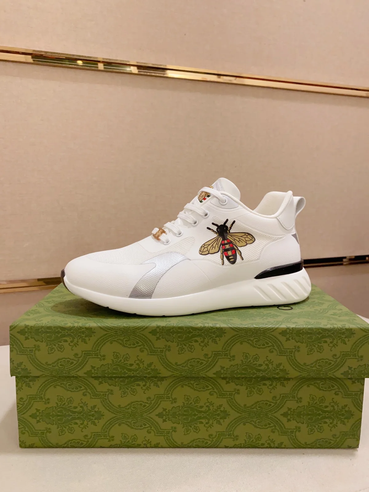 Gucci casual and fashionable men’s shoes