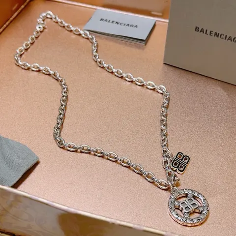 Balenciaga new necklace The same as the counter