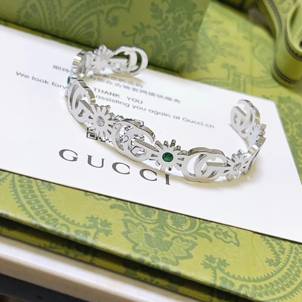 Gucci bracelets are unique and charming. The latest bracelets. Double G classic series