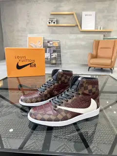 Louis Vuitton co-branded high-top boots sports shoes counter synchronization