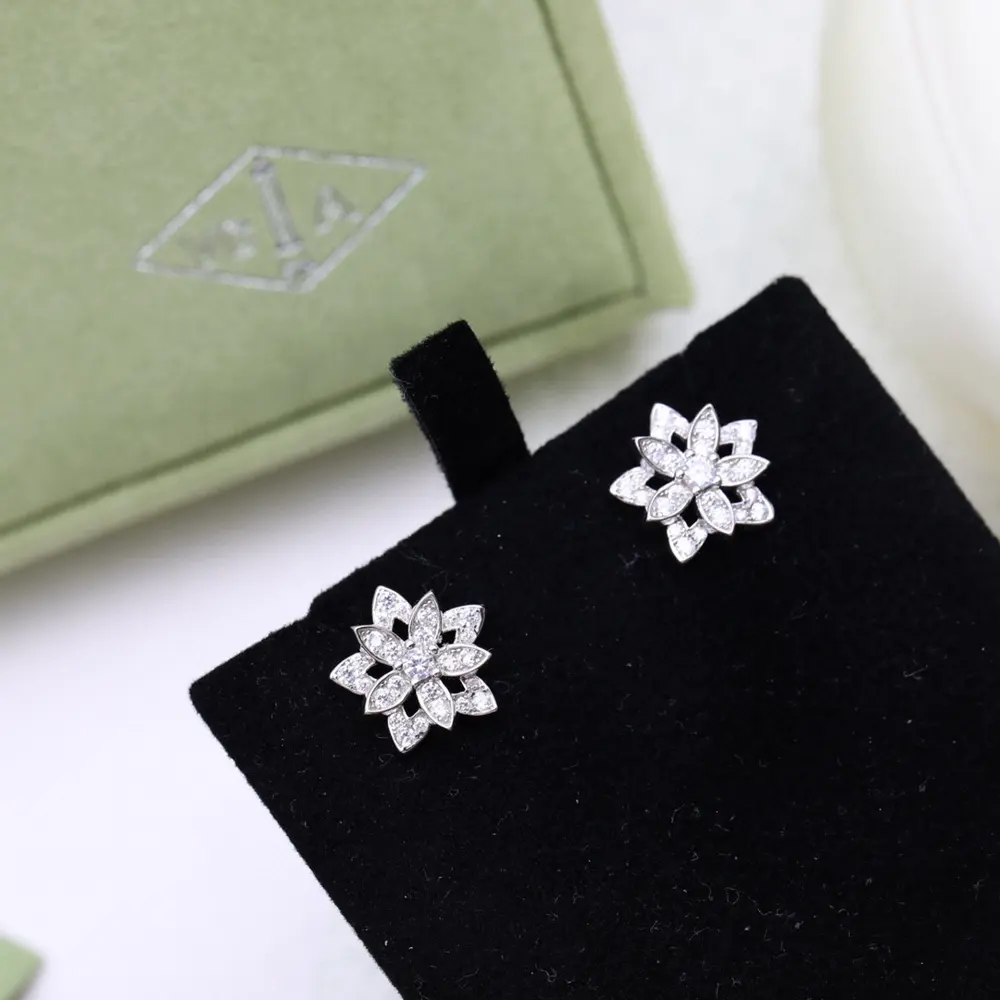 Van Cleef & Arpels flower stud earrings