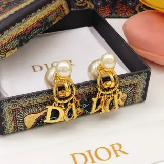 Dior pearl earrings with letters Dior inlaid with diamonds