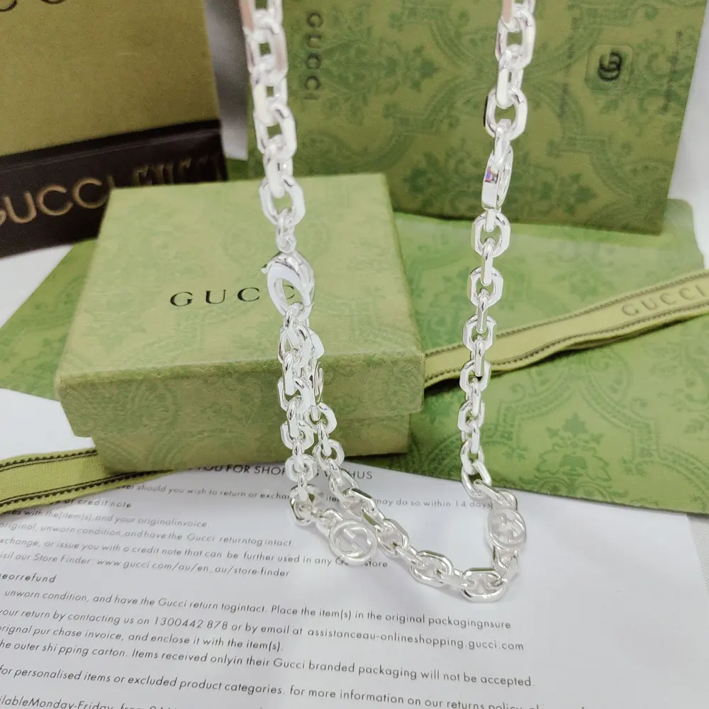 Gucci’s interlocking double G design injects visual novelty into this necklace. This