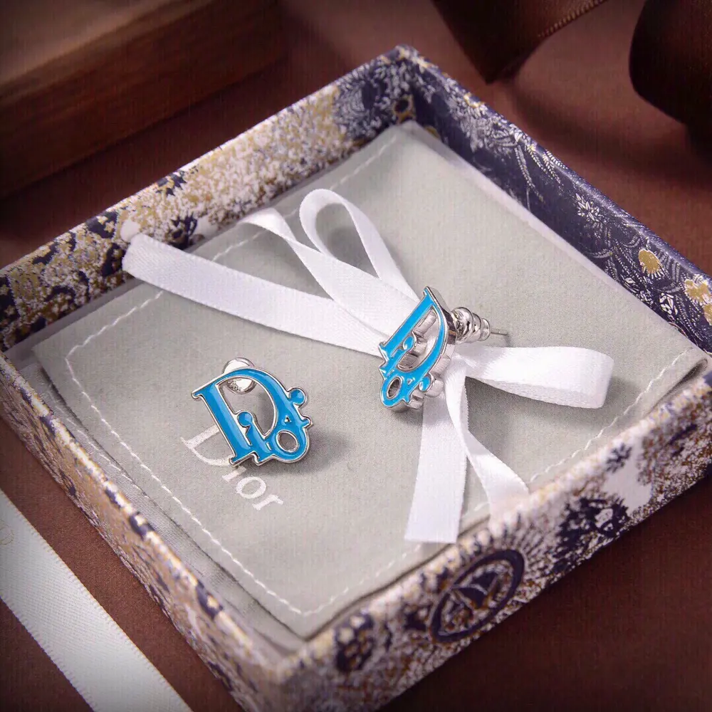 DIOR letter earrings The same brass material as the counter