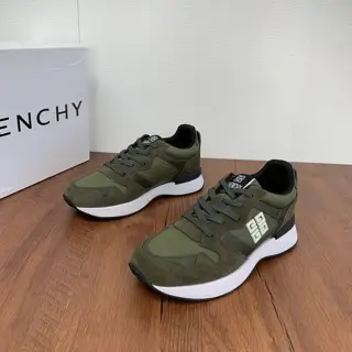 Givenchy men’s patchwork sneakers are shipped. Calfskin and suede leather are paired with