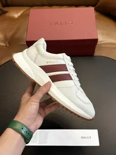 Bally men’s lace-up sneakers Demyl belong to Bally’s new running style series. It is a