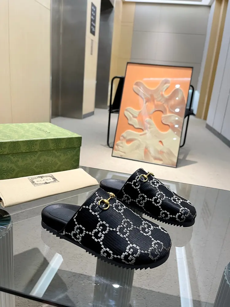 Gucci slippers couple style