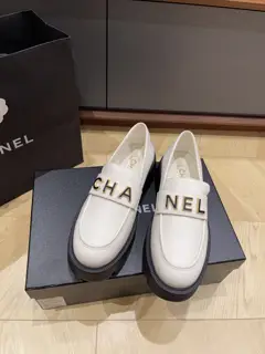 Chanel loafers//calfskin & butter leather//laminate lining//light rubber sole//