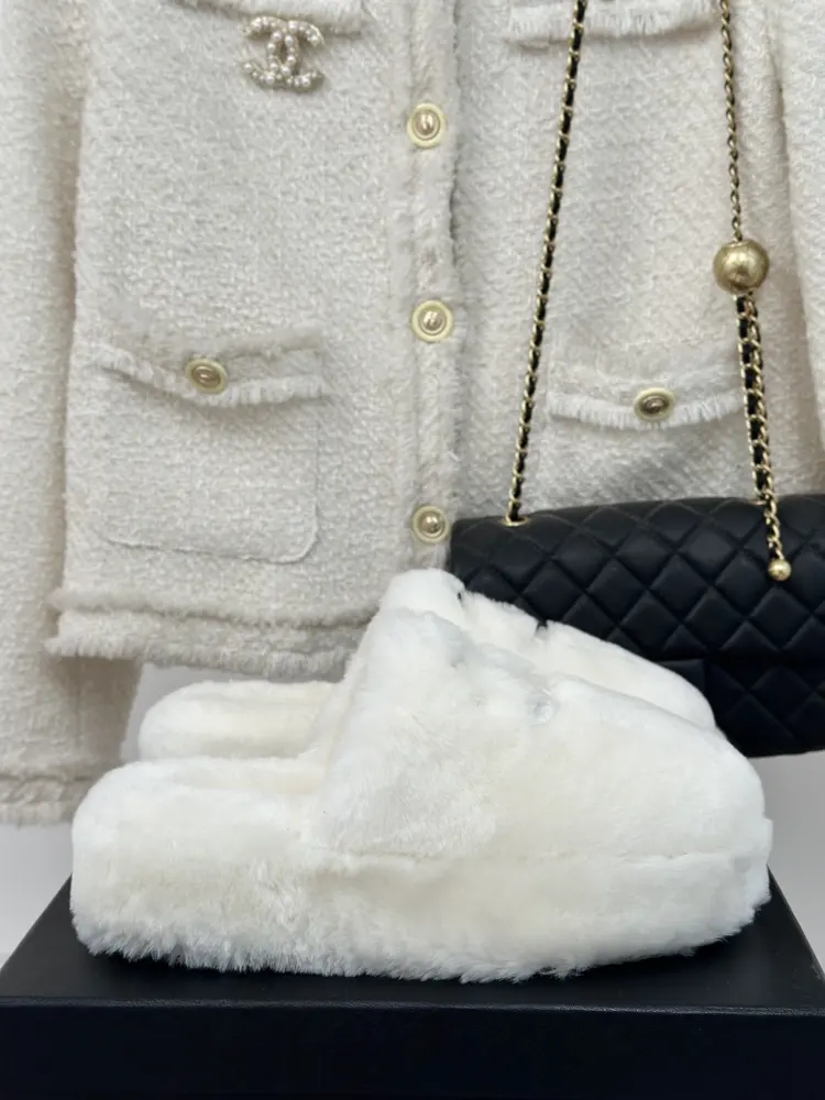 Chanel|Chance classic big double C furry half slippers